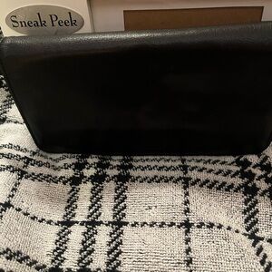 EUC GUESS BLACK LEATHER WALLET